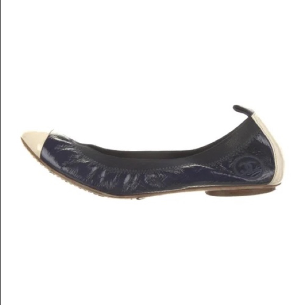 Chanel cap toe flats